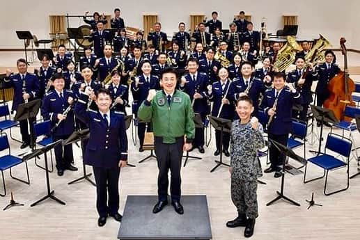 木原稔のインスタグラム：「航空自衛隊中央音楽隊を激励しました🎷音楽は世界共通の言語です♬」