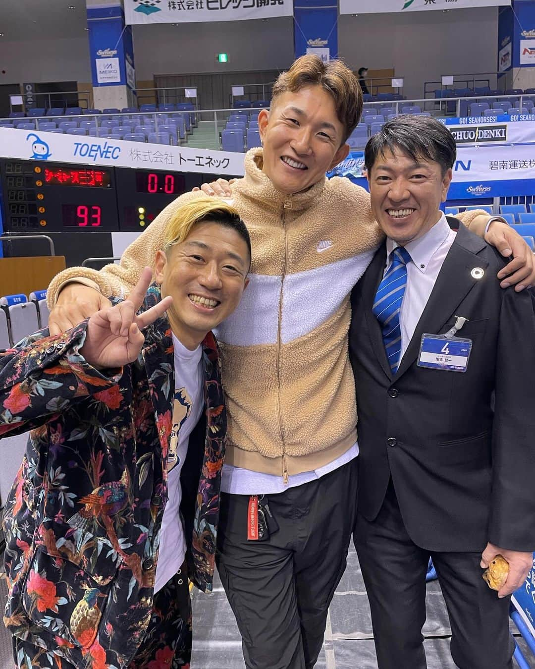 小林拓一郎さんのインスタグラム写真 - (小林拓一郎Instagram)「最高の試合の後に、  ずっと語り続けた3人です  #シーホース三河 #ガチ」12月2日 23時19分 - kobataku33