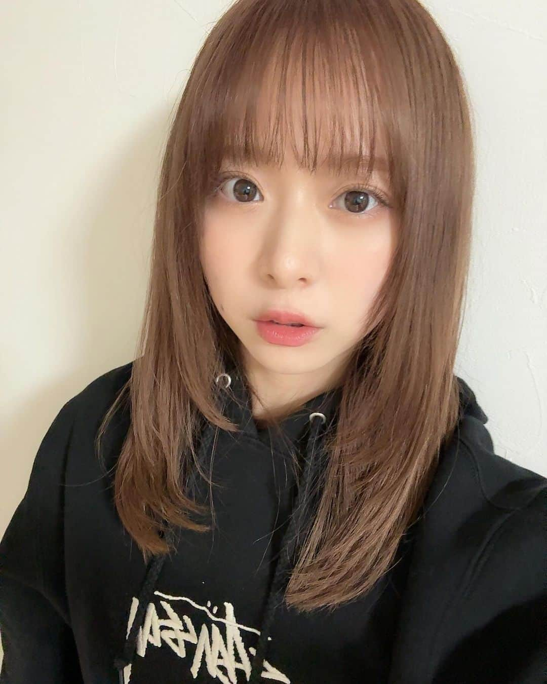 倉野尾成美のインスタグラム：「ミルクティー系カラーになりました🙈」