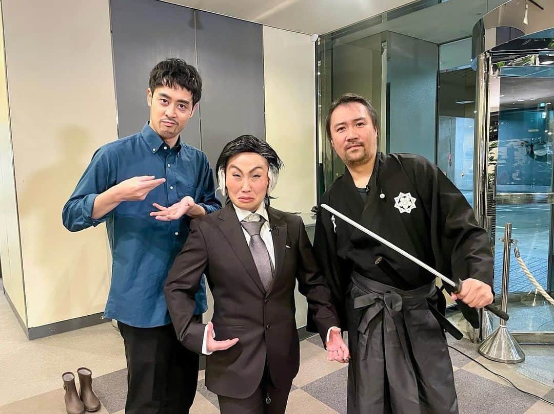 都留拓也さんのインスタグラム写真 - (都留拓也Instagram)「せやねん7.5時間スペシャル！出させていただきました！！雅さんお久しぶりでした。デジカメの日記見せてもらいました。  ものまね別班最集合、炎舞炊きプレゼント、田津原さんの文化祭ぶりの永見さん、北大路欣也さんも！  #せやねん #トミーズ #トミーズ雅さん #VIVANT #炎舞炊き #カベポスター #」12月2日 23時24分 - tsu_ru_rururu666