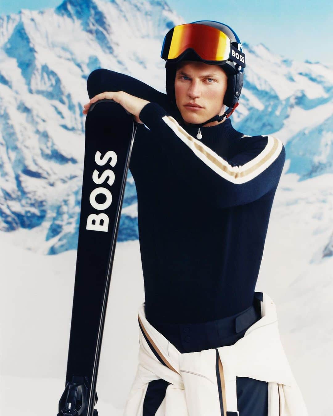 ヒューゴボスのインスタグラム：「When the mountains call, answer with BOSS x Perfect Moment. Discover talking-point pieces to take you from ski run to après party #BeYourOwnBOSS」