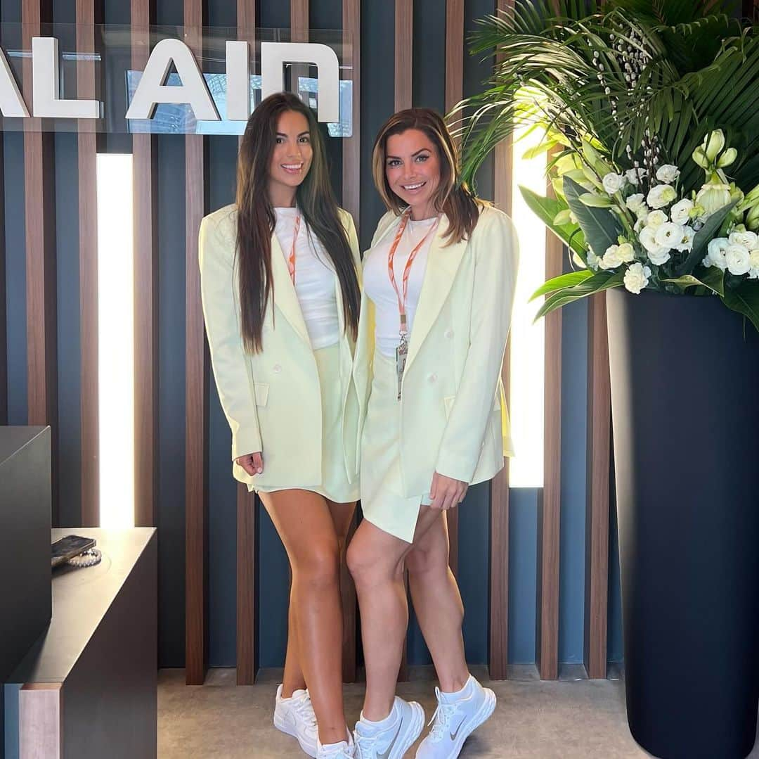 ルイス・グローバーさんのインスタグラム写真 - (ルイス・グローバーInstagram)「3x Amazing days hostessing at @f1paddockclub in Abu Dhabi #formulaone #grandprix #hostessing #grandprix @f1 #f1 #f1racing #abudhabi #uae🇦🇪 thanks @luxehostess #promo #eventmanagement #fastcar #racing #ferrari #vip #paddockgirls #paddockclubf1」12月2日 23時28分 - louiseglover