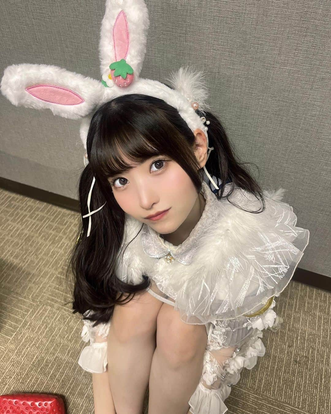 小鳥遊るいさんのインスタグラム写真 - (小鳥遊るいInstagram)「うさぎになっちゃった  🐇  福岡楽しくて大満喫🥐」12月2日 23時30分 - pipipi_br