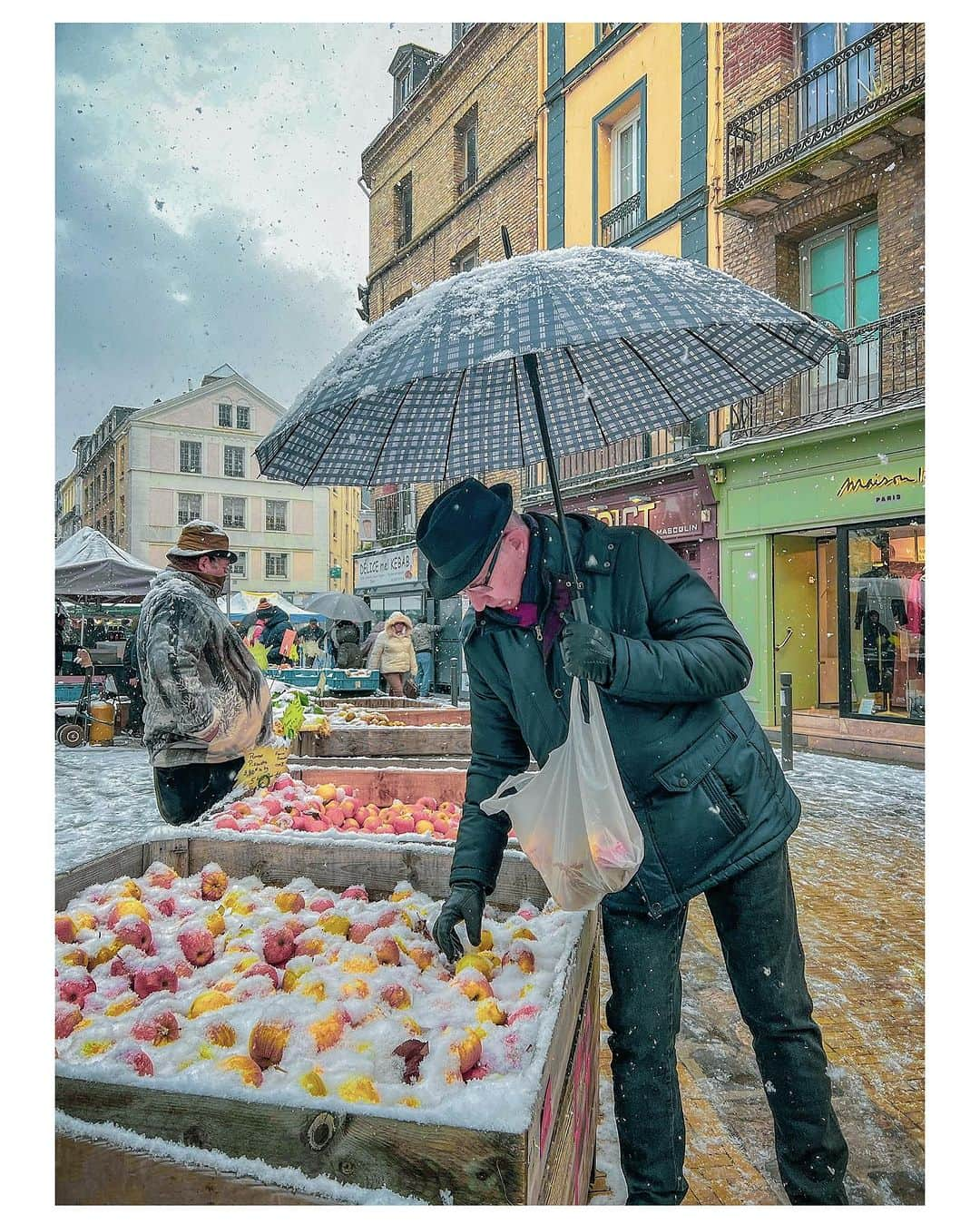 nathparisさんのインスタグラム写真 - (nathparisInstagram)「FIRST SNOW ❄️   Quel beau spectacle ce matin à Dieppe, les premiers flocons sont arrivés ❄️😍 Bon week-end 💙」12月2日 23時31分 - nathparis