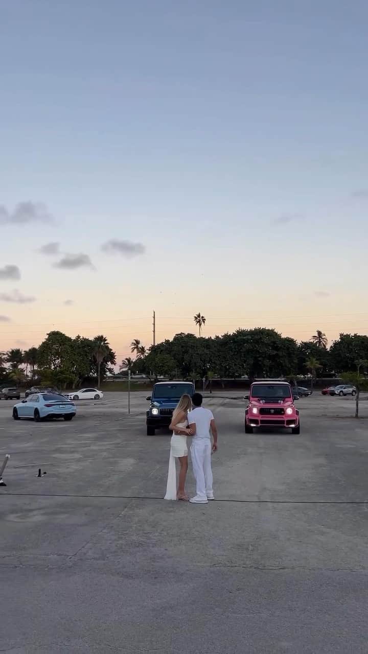 The Luxury Lifestyle Magazineのインスタグラム：「Is this the coolest gender reveal you’ve seen yet? 💙  By @angelinas.cars  #millionaire #luxury #luxurylifestyle #genderreveal #babyreveal #couple #couples #couplegoals #luxurylife #luxuryliving #rich #pregnant #pregnancy #love #lifegoals #classy #fashion #g63 #gwagon #mercedes #benz #genderreveal #amg #cars #cargirl #mercedesbenz #brabus」
