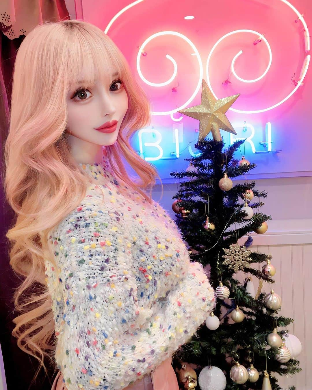 ヴァニラさんのインスタグラム写真 - (ヴァニラInstagram)「🐰🍓  美尻研究所に行ってきたよん🍑🎄 あれからさらにおしりの調子が良くて ロングドレス来た時のお尻形が綺麗すぎて 褒められるよん🐥💕 継続は力なりでいつも担当さんメルシーです🫶🏻💕💕  #美尻研究所 #美尻エステ」12月2日 23時35分 - vani0531