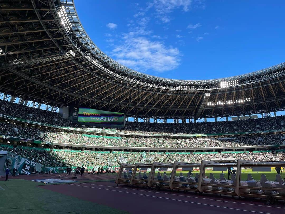 安田美香さんのインスタグラム写真 - (安田美香Instagram)「⚽️Ｊ１昇格プレーオフ決勝 #東京ヴェルディvs #清水エスパルス  #DAZN インタビュアーつとめました！  https://ameblo.jp/xanadu09/entry-12831021936.html  最後まで闘いぬいた両クラブの選手達に、心からの拍手を！  #Jリーグ #verdy #spulse」12月2日 23時49分 - mika.yasuda.horipro