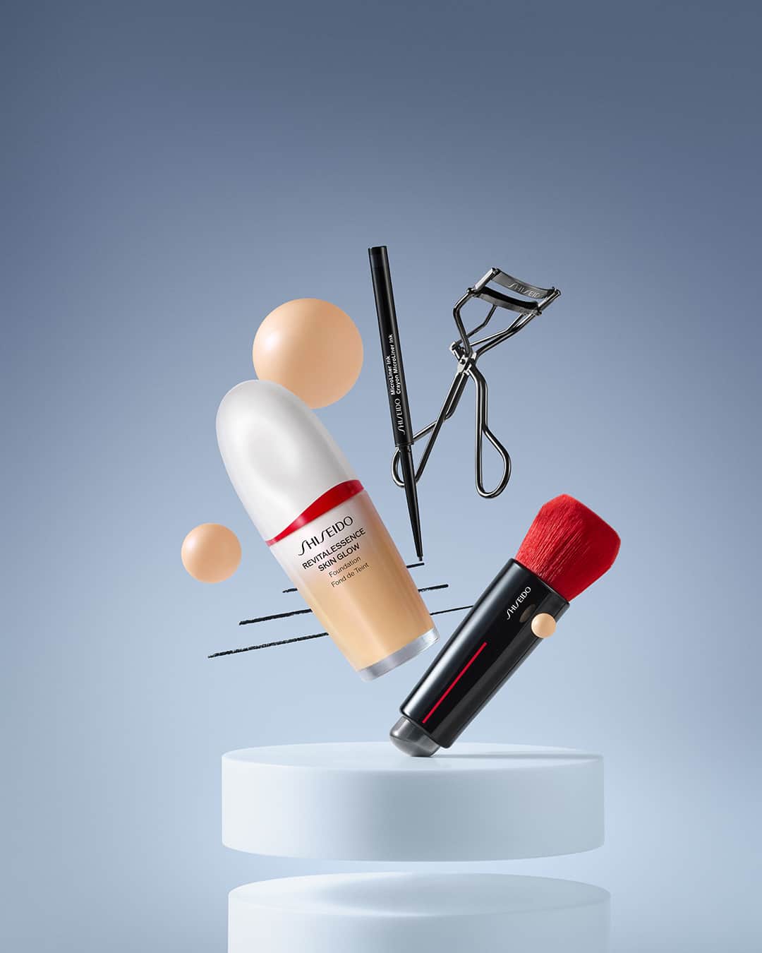 資生堂さんのインスタグラム写真 - (資生堂Instagram)「Dare to pair. Create a seamless canvas by applying REVITALESSENCE SKIN GLOW Foundation with the DAIYA FUDE Face Duo. Amplify eyes using MicroLiner Ink and our inimitable Eyelash Curler. #ShiseidoxHunter #RevitalEssence #ShiseidoMakeup #JapaneseBeauty」12月3日 0時00分 - shiseido