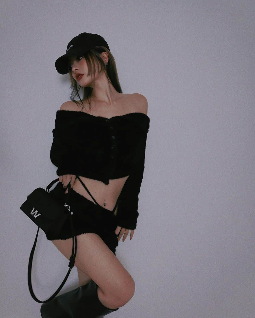 林咖安（Lyla）のインスタグラム：「#nightnight   是什麼節日要穿醬～❔🙈🖤」
