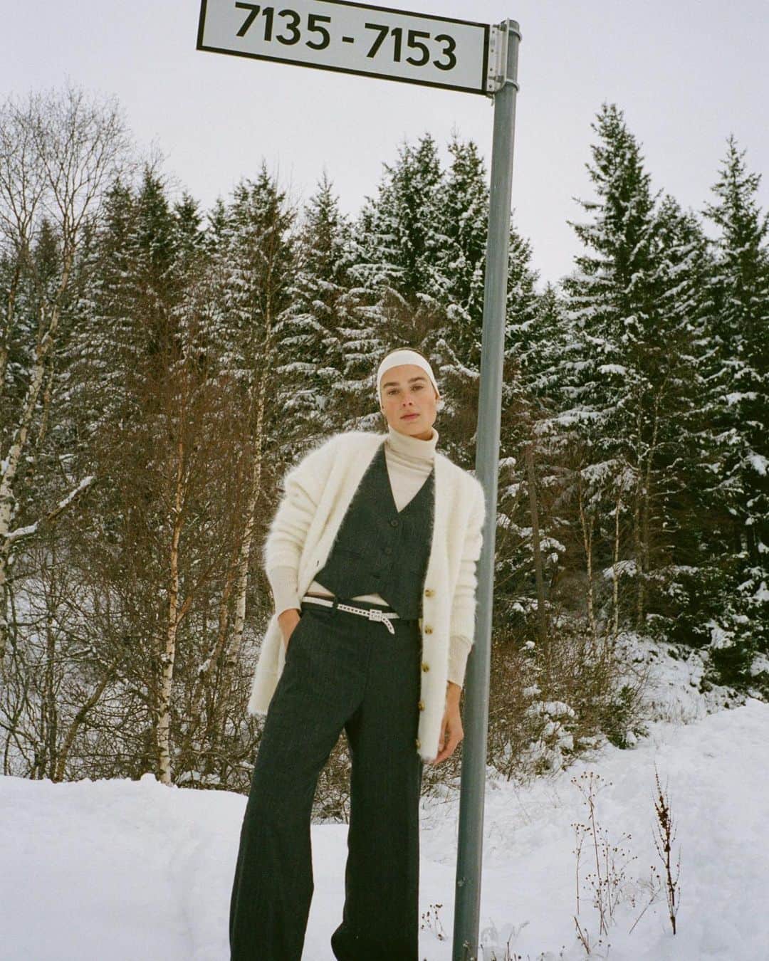 ジェイクルーさんのインスタグラム写真 - (ジェイクルーInstagram)「A new kind of snow suit ❄️ The J.Crew Collective with @veravanerp in Norway #injcrew」12月3日 0時04分 - jcrew