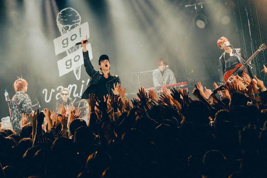 のインスタグラム：「2023.12.2 高松 festhalle  DREAMS TOUR 2023-2024  ツアー四国シリーズに突入！  高松の熱気で今夜も超満腹になりました！！ また遊びましょう！！  #DREAMSTOUR  photo by renzo @renzo1101」