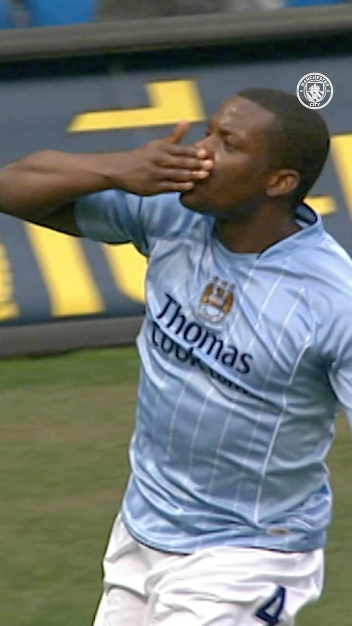 マンチェスター・シティFCのインスタグラム：「“OH IT’S ONUOHA” 🚀  Some header to secure the @premierleague win over Spurs in 2008! 🤩」