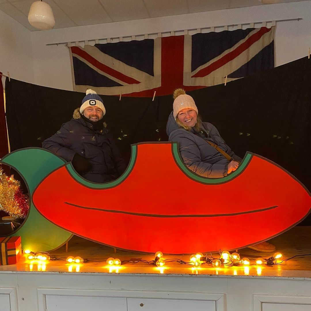 ベーミッシュ美術館さんのインスタグラム写真 - (ベーミッシュ美術館Instagram)「3 2 1 Blast off! 🚀  Our visitors have been enjoying sitting in Father Christmas' rocket ship in the 1950s Welfare Hall today! Don't forget to call in and have your photo taken before it flies off!  #beamish #christmas #fatherchristmas #rocket #blastoff」12月3日 0時55分 - beamish_museum