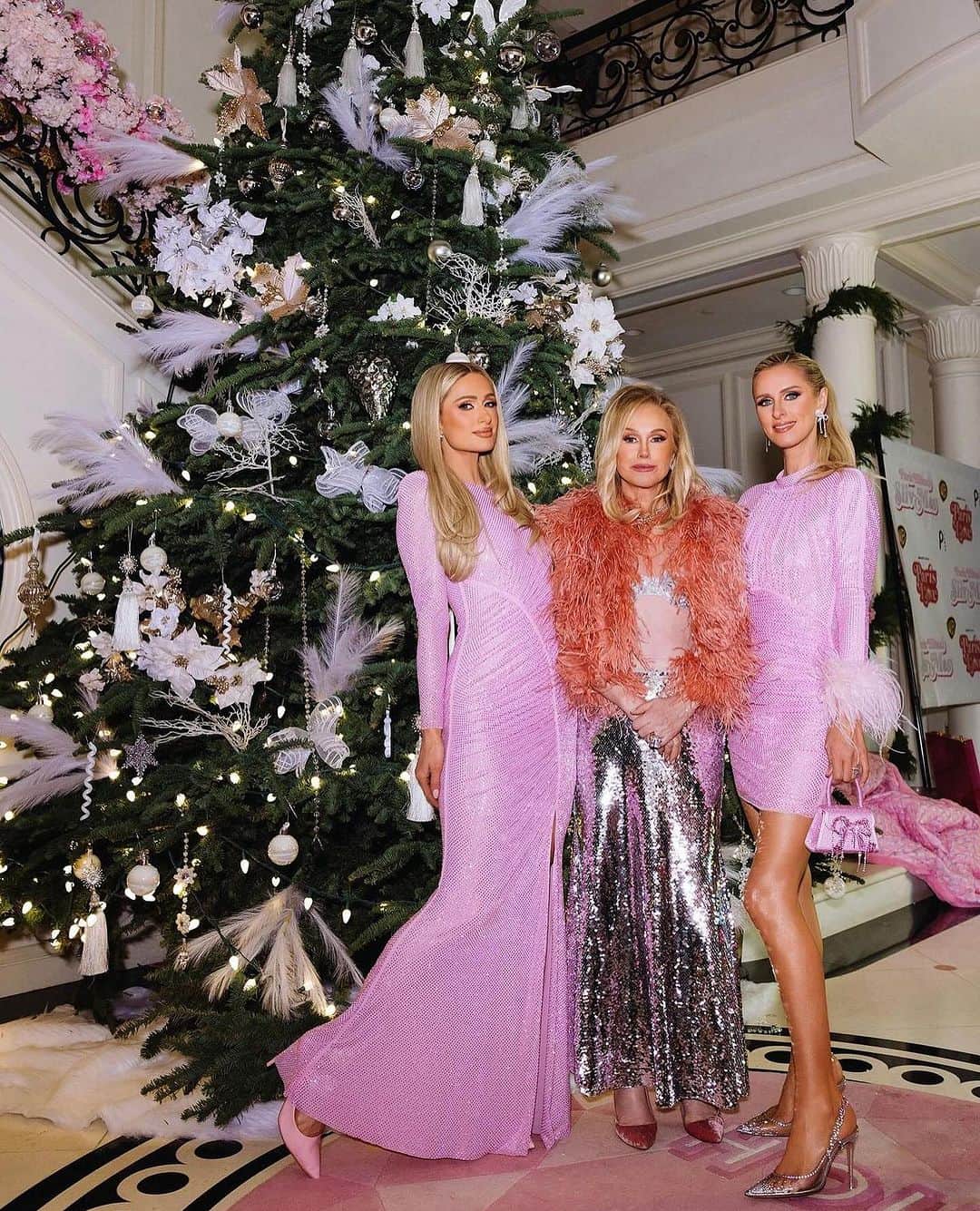 SELF PORTRAITのインスタグラム：「Festive with The Hilton’s !  @parishilton @kathyhilton and @nickyhilton all in self-portrait! 💞💞✨✨」