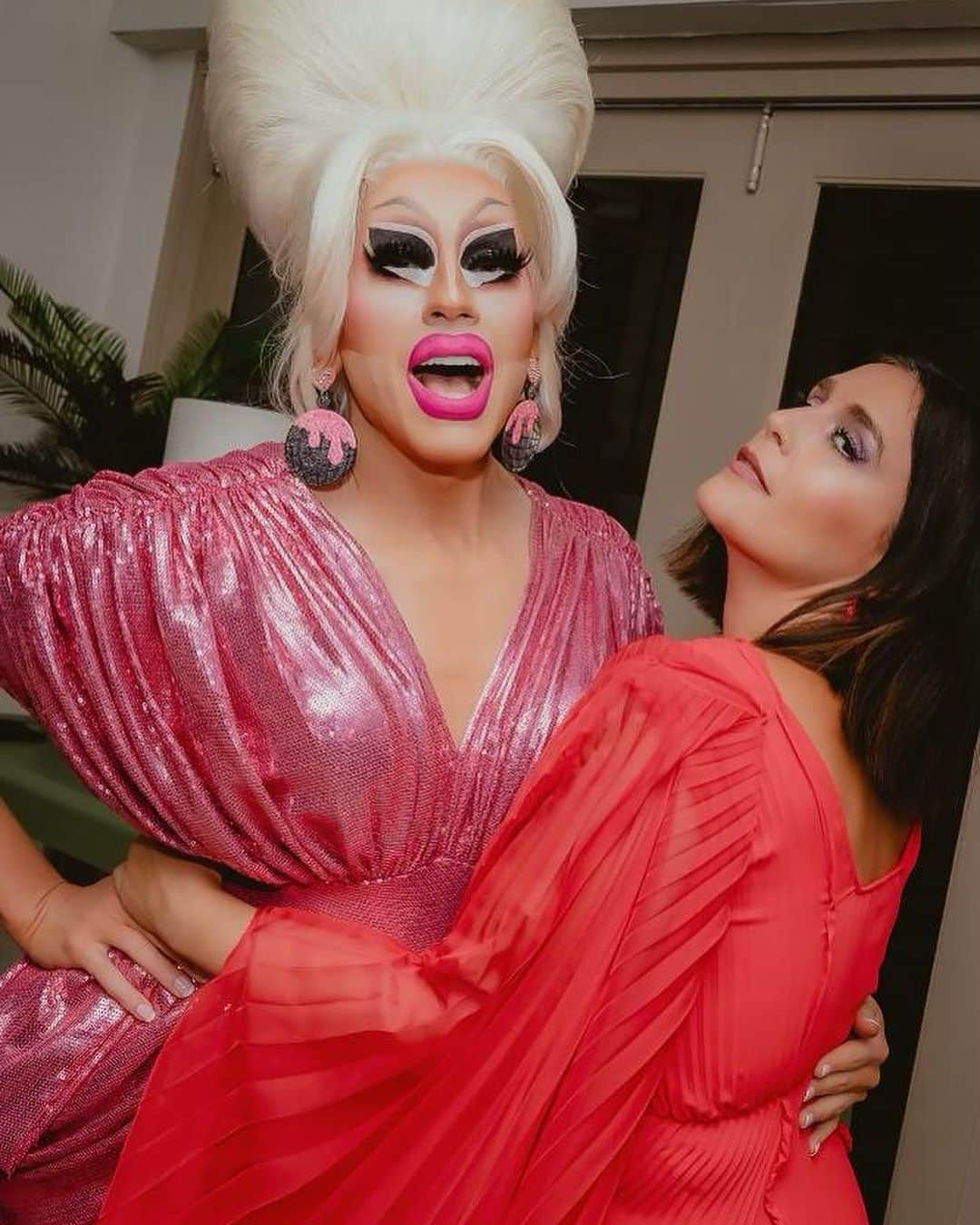 ジェシー・ウェアのインスタグラム：「A quiet night in with @trixiemattel」