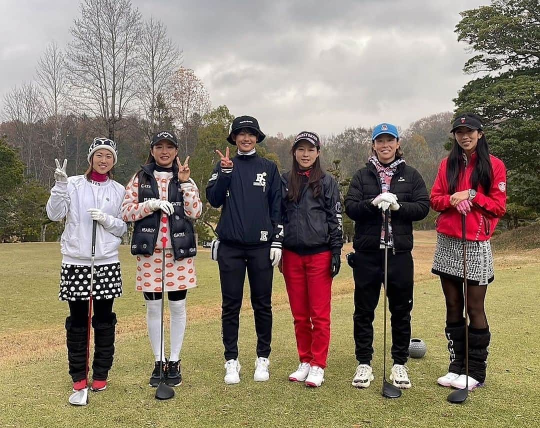 山田恵里さんのインスタグラム写真 - (山田恵里Instagram)「⛳️【初コンペin愛媛】⛳️ 雨☔️極寒🥶結果も現状維持🥹 でしたが、貴重な経験をさせていただきました‼️ 参加させていただき、ありがとうございました🙇‍♀️ 日立で出逢った仲間たち☺️💕 仲間は一生もの☺️🫰 ありがとう☺️   #初コンペ  #チームみかん  #BBQさいこー  #ダイエットは来週から」12月3日 10時28分 - eriyamada19