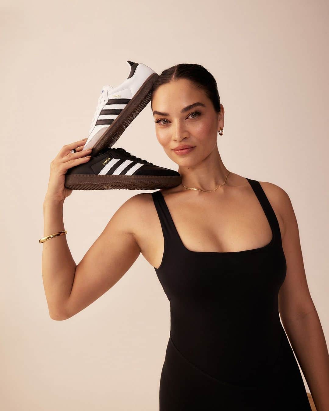 STYLERUNNERのインスタグラム：「Sneaker Crush Sunday // From me to me 🎀 Treat yourself this holiday season to a pair of adidas Originals Samba OGs. Now available online and instore.  #sneakercrushsunday」