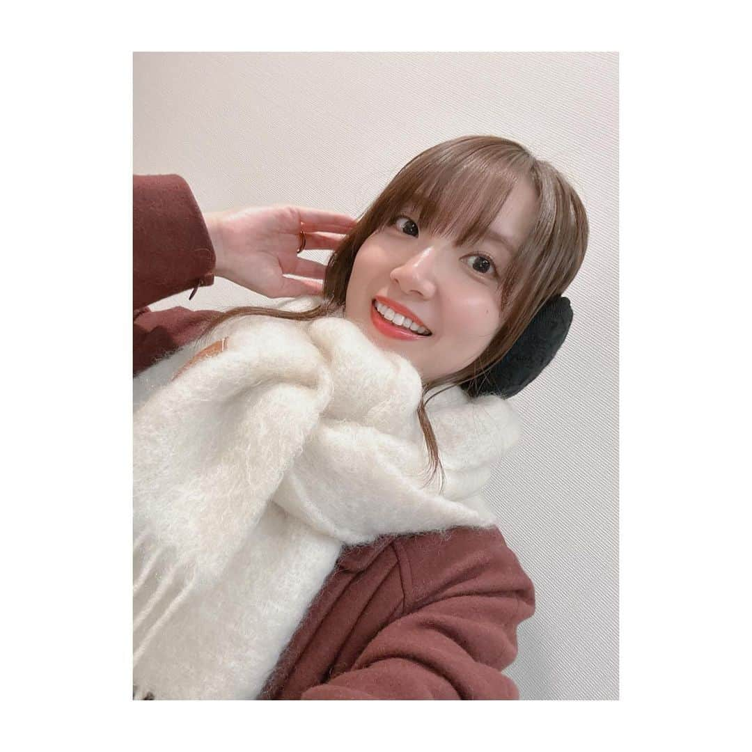 大久保瑠美さんのインスタグラム写真 - (大久保瑠美Instagram)「⁡ ⁡ AGF_2023 FGOステージ ⁡ の、前日の韓国旅その② ⁡ めっちゃ楽しんでる私…♪ ちなみに日本とは気温が違って めちゃくちゃ寒かったので、 耐えきれず現地でイヤーマフを買いました👂🏻 暖かかった〜☺️ ⁡ コートの中にはウルトラライトダウンを 仕込んでおりました！万全！！ でも不思議と心地の良い寒さでした❄️ ⁡ そして今回もお供に、 アストルフォぬいを連れて行きました！ エリちゃんもこれくらいのサイズの ぬいがいつか出てくれないかな…🥺 アストルフォと一緒に連れて歩きたい！ ⁡ ⁡ あーーー！楽しかった✨ ⁡ ⁡ #AGF_KOREA #AGF_KOREA_2023 #AGF_2023 #FGO ⁡ ⁡ ⁡」12月3日 10時54分 - rumirumi_81