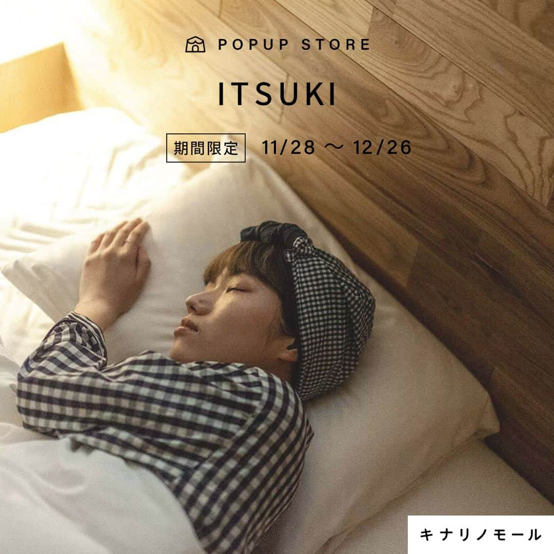 キナリノさんのインスタグラム写真 - (キナリノInstagram)「＼POPUPストア／ おしゃれなナイトケア用品が揃う 「ITSUKI（イツキ）」がオープン！  －－－－－－－－－  人に見せたくなるナイトキャップをはじめ ユニークで可愛いヘアケアアイテムを集めたストアが 12/26(火)17時まで期間限定でオープン🌛⭐  シルクやコットンを使用した 「ITSUKI」のナイトキャップは 摩擦や静電気、寝癖を防止して お休み中のダメージから髪を守ってくれる優れもの😳👑  人に見せたくなくなる おしゃれなデザインにも注目です！ ナイトキャップが苦手な方や男性には、 枕カバーもおすすめ。  乾燥が気になる今の季節にぴったりなアイテムで、 心地よいおやすみタイムをお過ごしください🛏✨  ＝＝＝＝＝＝＝＝＝＝＝＝＝＝＝＝ おすすめアイテムをピックアップ♪ ＝＝＝＝＝＝＝＝＝＝＝＝＝＝＝＝  【髪が肩より長い人用ナイトキャップ】HAIR CREPERIE：プレーン https://mall.kinarino.jp/item-134196  【髪が肩より長い人用ナイトキャップ】HAIR CREPERIE：ギンガム https://mall.kinarino.jp/item-132657  【髪が肩より短い人用ナイトキャップ】SISTER：プレーン https://mall.kinarino.jp/item-134197  【全ての髪型の人に。フード型ナイトキャップ】Who?：グレー https://mall.kinarino.jp/item-134200  【全ての髪型の人に。シルク混枕カバー】KITSUMU：朝食シリーズ https://mall.kinarino.jp/item-134199  【全ての髪型の人に。シルク混枕カバー】KITSUMU：吉兆シリーズ https://mall.kinarino.jp/item-134198  【アルパカファーのテディベア】クマが入っていた https://mall.kinarino.jp/item-134201  －－－－－－－－－  ▶︎ https://mall.kinarino.jp/topics/669  －－－－－－－－－  ▶画像をタップすると詳細情報をご覧いただけます。  ▶プロフィールの「特集」ボタンよりご覧いただけます。 →@kinarino_official  ▶キナリノアプリからも特集ページをご覧いただけます。 「お買いもの」タブのトップページを下にスクロールをすると「新着特集」がございます。 　 ※ダウンロードはプロフィールリンクから→@kinarino_official  #キナリノモール #キナリノ #丁寧な暮らし #暮らし #特集 #ITSUKI #イツキ #ナイトキャップ #枕カバー #シルク #ヘアケア #美髪 #美髪ケア #ナイトケア #寝具 #寝室インテリア #心地よい睡眠 #popupstore #gift #instagood」12月3日 11時00分 - kinarino_official