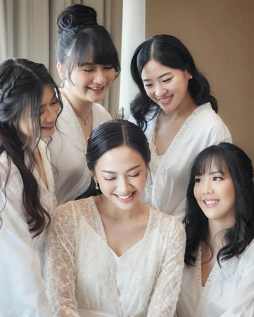 仲川遥香さんのインスタグラム写真 - (仲川遥香Instagram)「Bridesmaid Shania👰💓 Shania semoga Shania bahagia selalu dan meskipun sudah nikah tetap main sama aku ya🤭❤️aku sayang sama Shania 🥺🥰🥰🥰  #indonesia #nikahan #wedding #bridsmaids #ジャカルタ生活 #結婚式 #ブライズメイド #仲川遥香」12月3日 11時01分 - haruuuu_chan