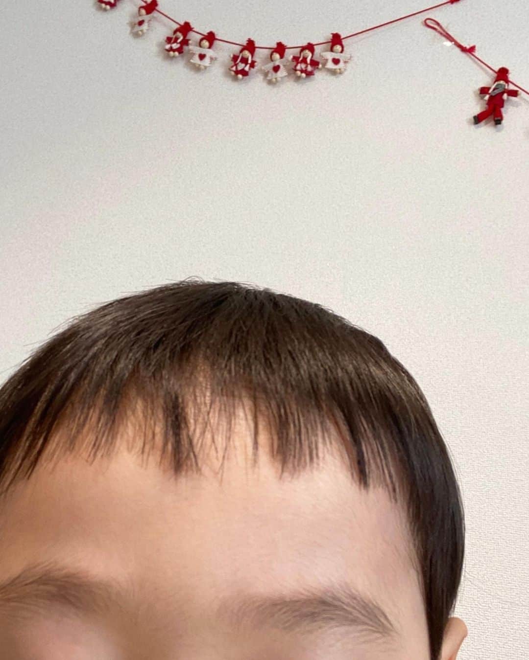 川端里奈さんのインスタグラム写真 - (川端里奈Instagram)「・ パパと髪切りに行って オン眉な坊☺️ 街はすっかりクリスマス🎄🎅  #オン眉#クリスマス#3歳児」12月3日 11時01分 - rinaastagram723
