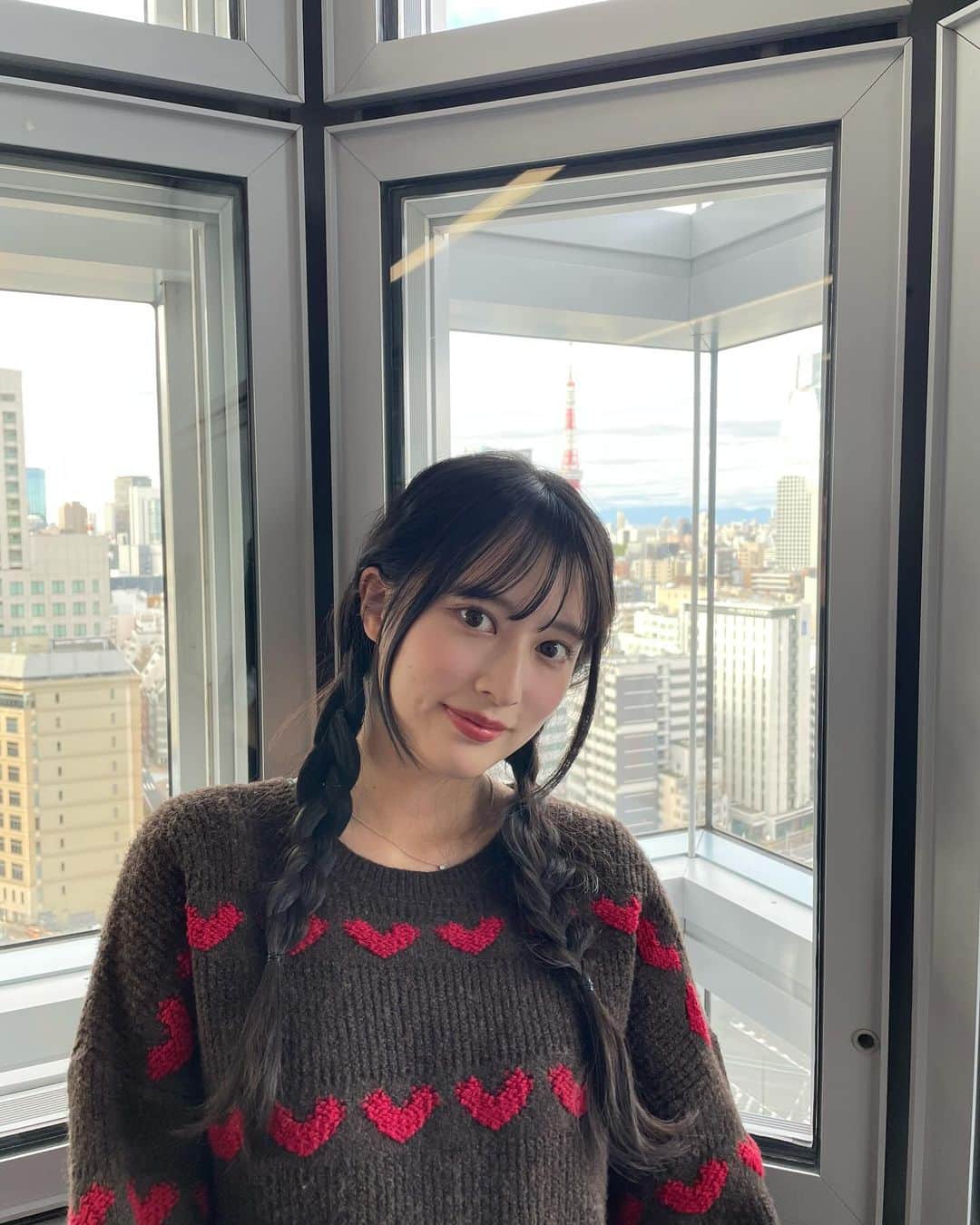 国本梨紗さんのインスタグラム写真 - (国本梨紗Instagram)「日曜日は〜  12:45～「超無敵クラス」  26:50～「プレミアの巣窟」  ぜひぜひ見てくださいね！！  コート @lilliancarat_official ニット、ワンピース @cocodeal_official」12月3日 11時05分 - risa__kunimoto