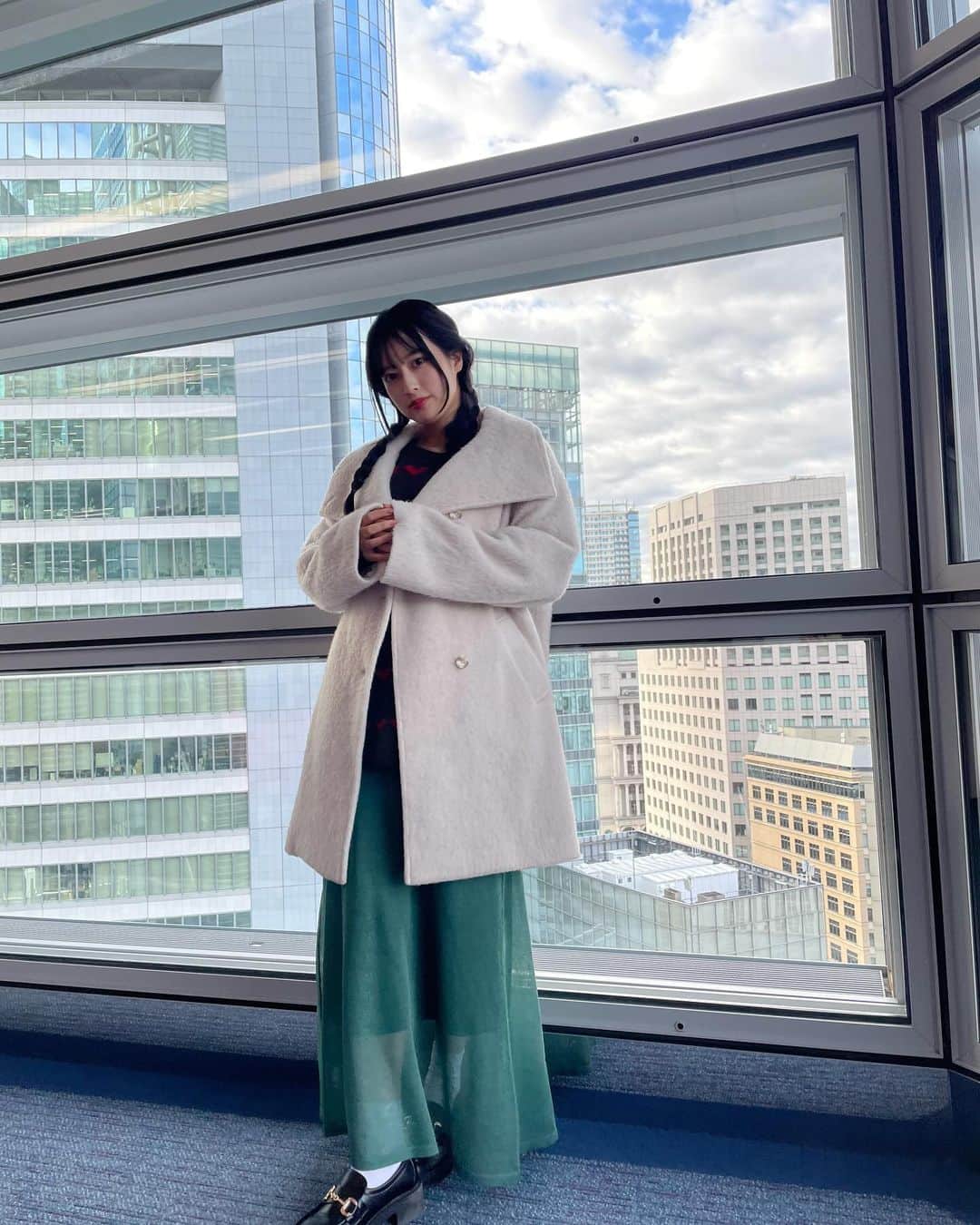 国本梨紗さんのインスタグラム写真 - (国本梨紗Instagram)「日曜日は〜  12:45～「超無敵クラス」  26:50～「プレミアの巣窟」  ぜひぜひ見てくださいね！！  コート @lilliancarat_official ニット、ワンピース @cocodeal_official」12月3日 11時05分 - risa__kunimoto