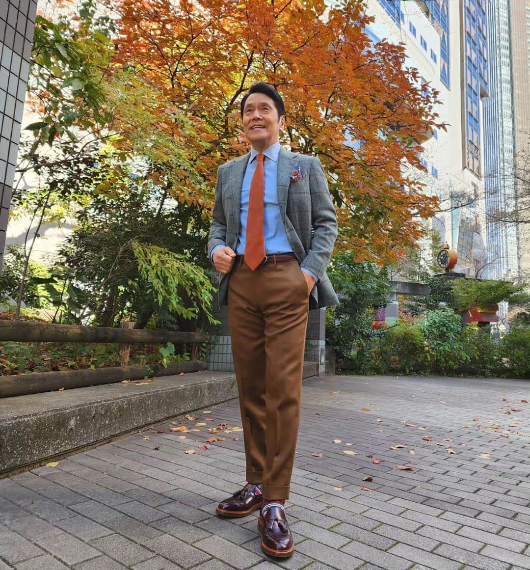 峰竜太のインスタグラム：「#アッコにおまかせ #jacket #beamsf #shrt #doihokosho #tie #liveranoeliverano #pants#pt #shoes #brunellocucinelli」