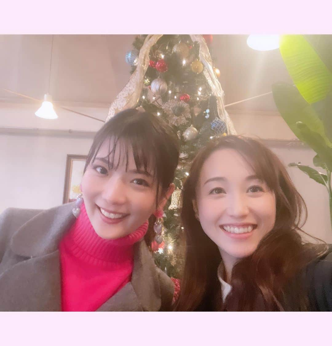 楓ゆきさんのインスタグラム写真 - (楓ゆきInstagram)「⁡ ⁡ 　　この間ゆいちぃとみみちゃんと 　　お料理教室へ〜🥹✨☺️✨🤤🍳 ⁡ 　　クリスマス料理ということで、 　　テーブルコーディネートも華やかに🎁🥹🎄 　　楽しいなぁ𓈒𓂂𓏸 　　ちょっとした工夫でグッと雰囲気でる！꙳ 　　 　　実行力。よし。 　　乾燥ポルチーニ手に入れたし、 　　美味しいスープも実践あるのみ！🧑‍🎄 ⁡ ⁡ 　　お教室の後は同期Cafe Time𖤐꙳⋆ 　　相談しあったり経験談聞いたりしてね。 　　あの時、同期生皆んなで一緒にスタートを 　　切ってから、それぞれがいろんな景色を見て 　　成長して来てるから 　　興味が尽きないし、とっても尊敬するし、 　　話がとまらないよね😆 　　 　　この続きはまたすぐ！ね🤭❤️ ⁡ ⁡ ⁡ #クリスマス料理#おもてなし料理#料理教室 #同期生トーク#乾燥ポルチーニ#ラザニア #目指せ料理上手#おしゃれ食卓」12月3日 11時13分 - yuki_kaede.tan