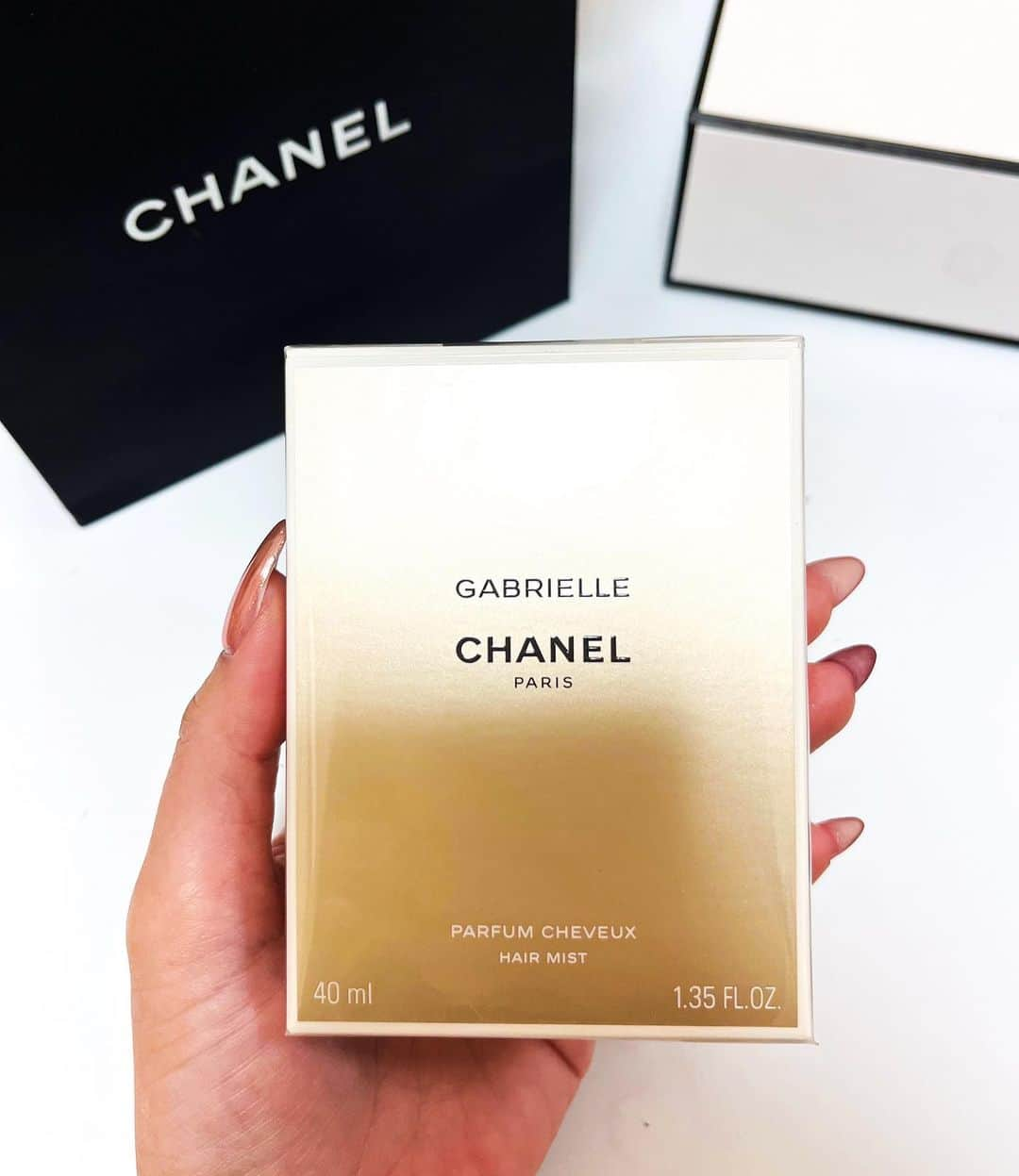 ACOのインスタグラム：「LOVE CHANEL✨✨✨  #birthdaypresent #bff #thankyousomuch #loveu」