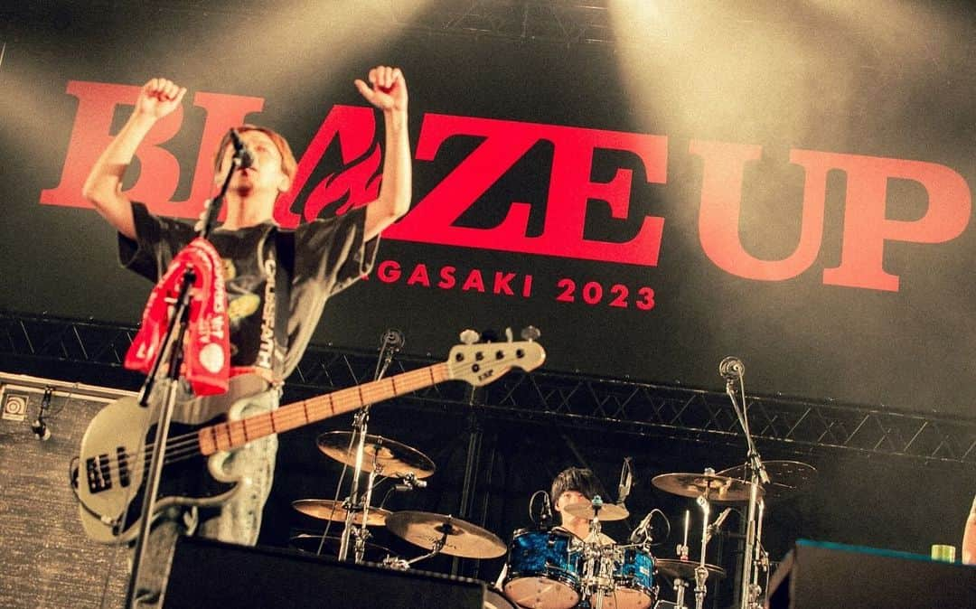 GENさんのインスタグラム写真 - (GENInstagram)「2023.12.02 出島メッセ長崎 『BLAZE UP NAGASAKI 2023』 でんでらりゅうばでてくるばってん。 SHANK大好きバンドマン大集合。僕らのBAND OF LIFEは気付けば15年目ですが、SHANKはなんと19年。SHANKのBAND OF LIFEに関われて幸せです。SHANKありがとう。 photo by @yamada_mphoto」12月3日 11時26分 - 04genls