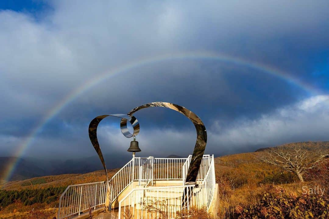 LIFE with CAMERAのインスタグラム：「出会った絶景🌈 Photo by @_sally_light https://buff.ly/3t60lbW . ＼ユーザーのみなさまの作品を紹介中／ . EOS M200・M100・M10に限らず、すべてのCanonのカメラで撮影された写真や動画に、指定のハッシュタグをつけて投稿いただいた作品をシェアさせていただきます！ . ▽指定ハッシュタグはこちら #LIFEwithCAMERA + #機材名 （例：#eosm200、#eosr10、#powershotg7xmk3など） . （※）紹介させていただく際は事前にご連絡はいたしませんのでご了承ください。 （※）投稿いただく写真に使用される著作物、肖像については、ご本人が著作権を有するもの、又は権利者から事前に使用承諾を得たものであるものとします。ご投稿いただく写真に関して万一問題が生じた場合は当事務局は責任を負いかねますことご了承ください。 . Canonのカメラの詳細は、本アカウントのプロフィール（ @canon_eosm ）にあるURLからご覧ください。 . #CanonEOSR6MarkII #EOSR6MarkII #R6MarkII #LIFEwithCAMERA #LIFE_with_CAMERA #カメラのある生活 #Canon #キヤノン #EOS #powershot」