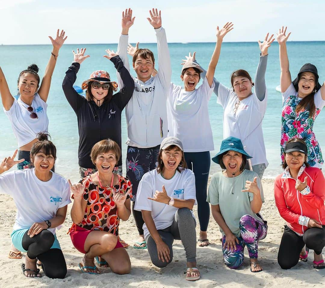 田中律子のインスタグラム：「『CHURAUMI SUPRUN byプロラボ琉球』　🏄🏃‍♀️🌞 @estheprolabo_okinawa  @estheprolabo_official   SUPRUNレース中のみんなの頑張ってる姿を撮った写真が公式Facebookページにアップ⤴️されてまーす📷 チェックして✅欲しい写真をDLして下さいねーー‼️  SUPYOGAレッスンに参加してくれたみなさま、ありがとうございましたー🏄🧘‍♂️  写真をSNSでシェアする際は、こちらのタグ付け#もお願いしまーす🫡  @churaumi_suprun ⬅️こちらもフォローお願いします🙏 📷　@atsuhisa_photo   #churaumisuprun2023  #churaumisuprun  #sup #suprun  #bigsup  #supyoga  #日本サップヨガ協会  #estheprolabo  #ワークショップ  #フードカー」