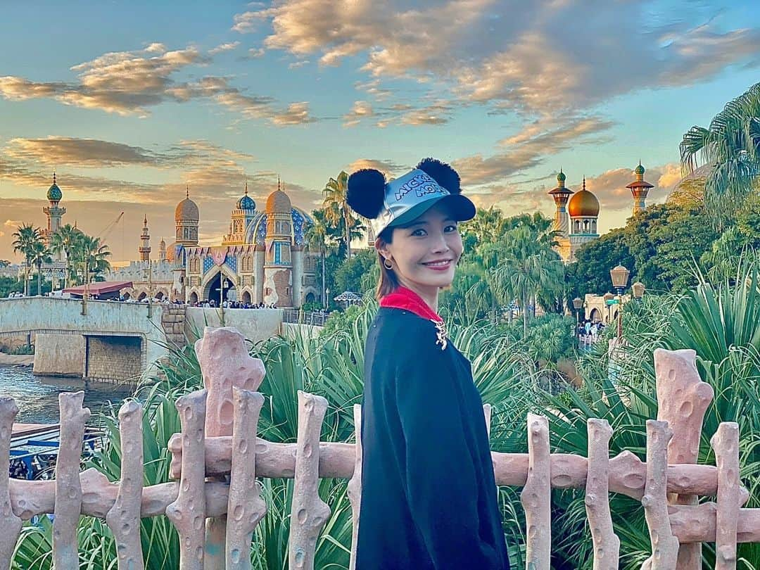 十碧れいやさんのインスタグラム写真 - (十碧れいやInstagram)「.  少し前に行ったDisney☆ 空の色がとても綺麗だったなぁ☝️  そして、 やっぱりソアリンが好きすぎる!!!  #ディズニー #disney #ディズニーシー #ソアリン」12月3日 11時33分 - reiya_toa