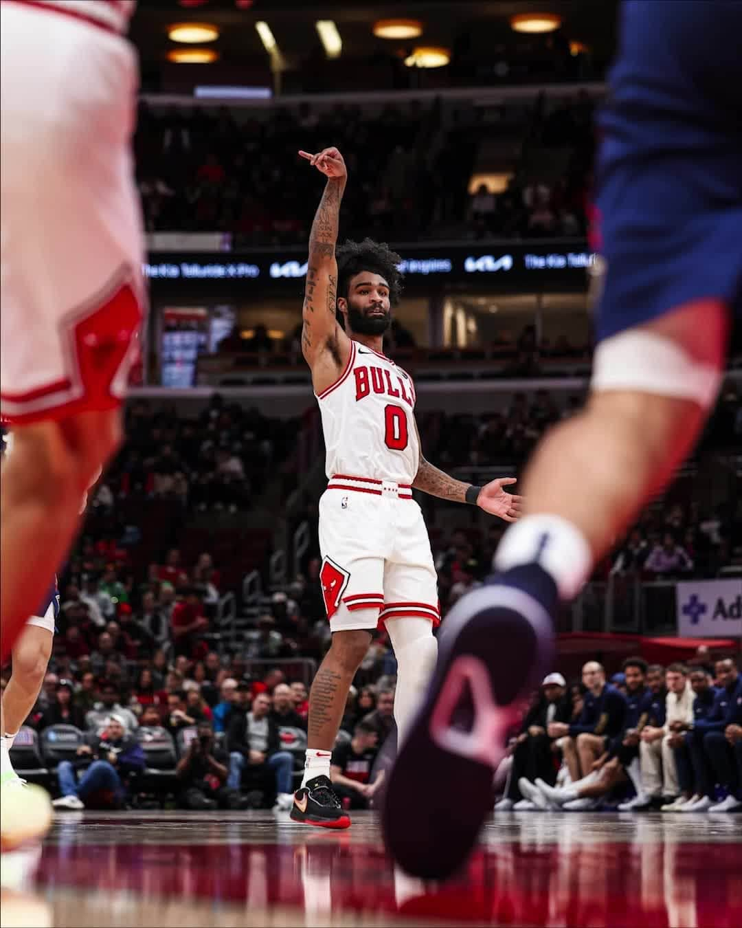 Chicago Bullsのインスタグラム：「@cobywhite starts the 2nd half with a couple deep triples 🔥」