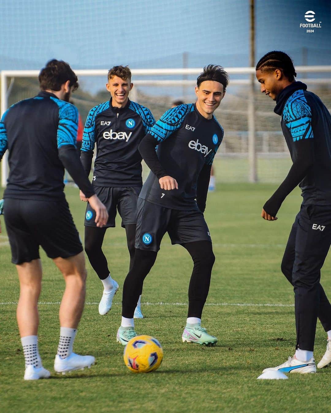のインスタグラム：「Working towards #NapoliInter  💙 #ForzaNapoliSempre」