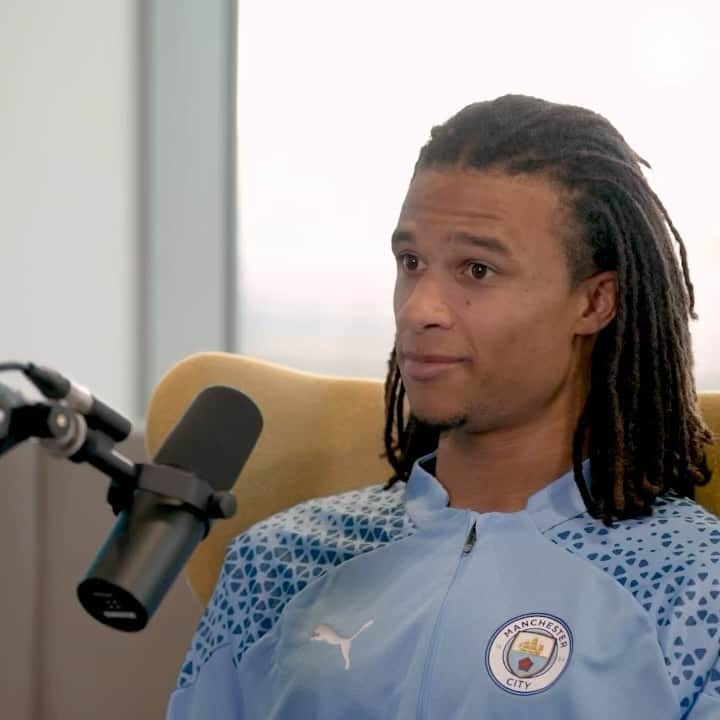 マンチェスター・シティFCのインスタグラム：「A proper family club! 🤗  @nathanake highlights the togetherness of the squad on the Official Man City Podcast  🎙️  Watch now on CITY+, link in our bio! 🔗」