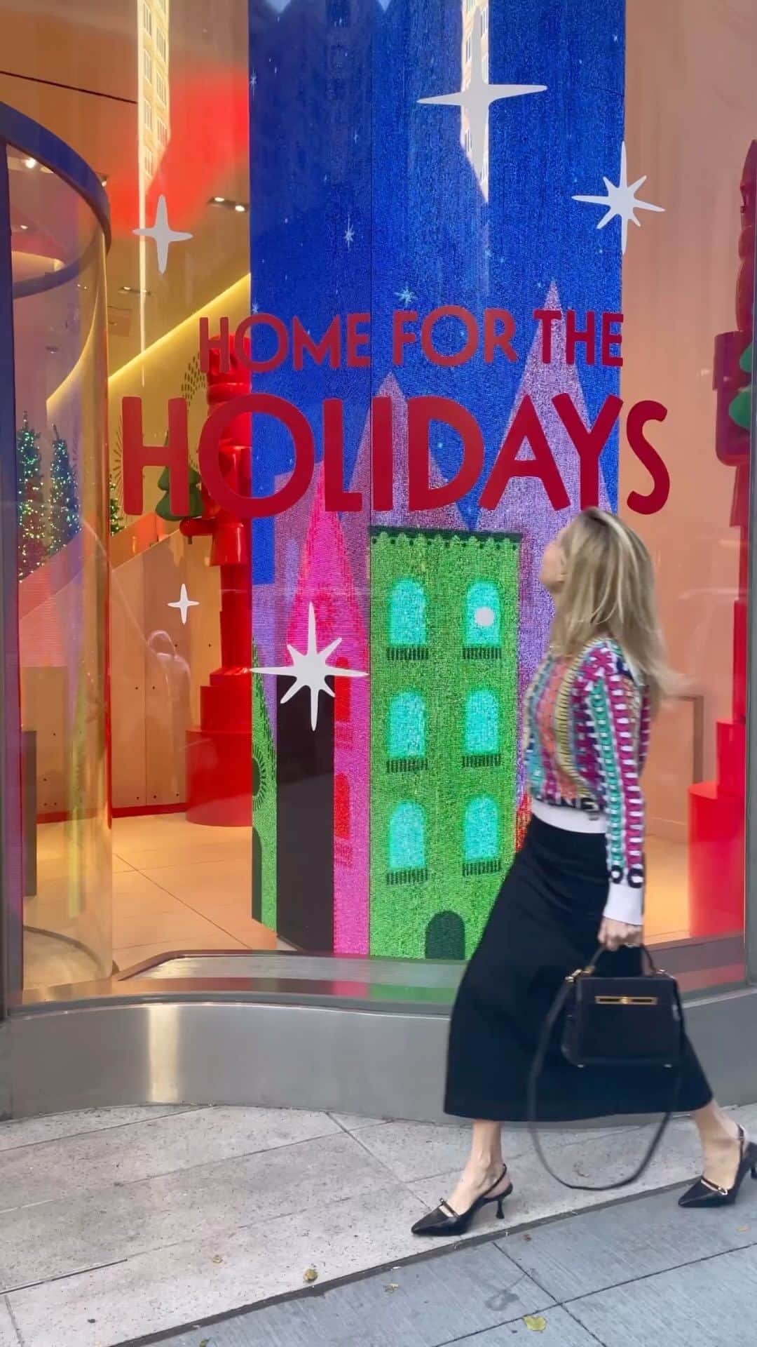 Nordstromのインスタグラム：「Marina Larroudé, cofounder of eponymous shoe label Larroudé, shares her splurge-worthy gift suggestions for all the extra-special someones on your shopping list. “Slingbacks happen to be the It shoe of the moment,” she says. “Anyone with fashion trends on their radar would love it. You can trust me.” Find her gift guide on The Thread at the link in bio.」