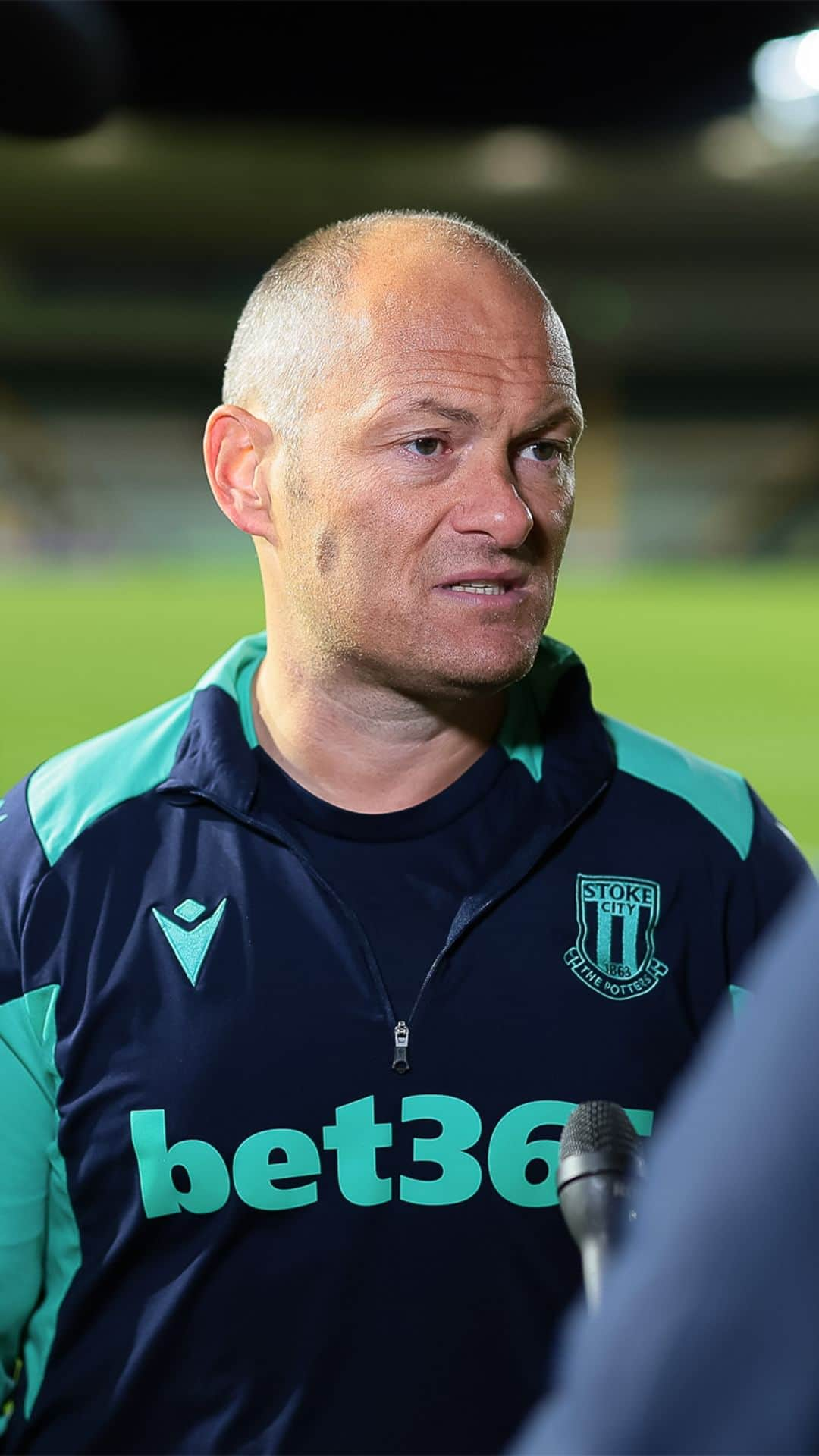 ストーク・シティFCのインスタグラム：「Alex Neil calls on the Potters to pull together with two crucial home fixtures to come following today's late defeat to Plymouth Argyle.  #StokeCity #SCFC」