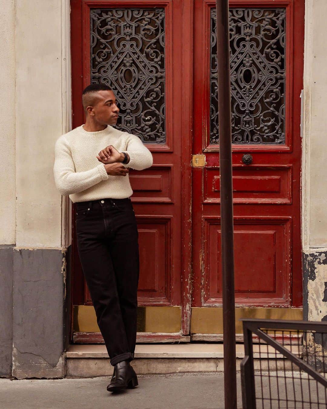 Banana Republic のインスタグラム：「@marcusvrichardson styles #BRClassics on the streets of Paris. Link in bio.」