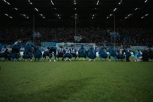 クリスチャン・ガンボアのインスタグラム：「This Team 🙌🏽🙌🏽 ➕3️⃣ 💙🤍 #heimsieg #vflbochum #bundesliga」