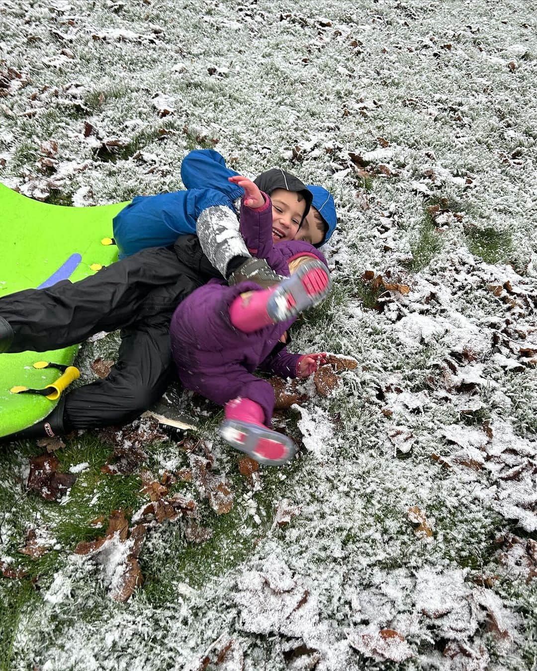 ヘレン・スケルトンさんのインスタグラム写真 - (ヘレン・スケルトンInstagram)「Sparkle season ……the season of unrealistic (photographic) expectations….. ps I had a wonderful  childhood only ever saw Santa at playgroup, pretty sure my brother didn’t get new suits for family gatherings and I don’t even think my folks had a camera … just saying 😜🤯😜🥰 #festive #christmas #grateful #chaos」12月3日 4時01分 - helenskelton