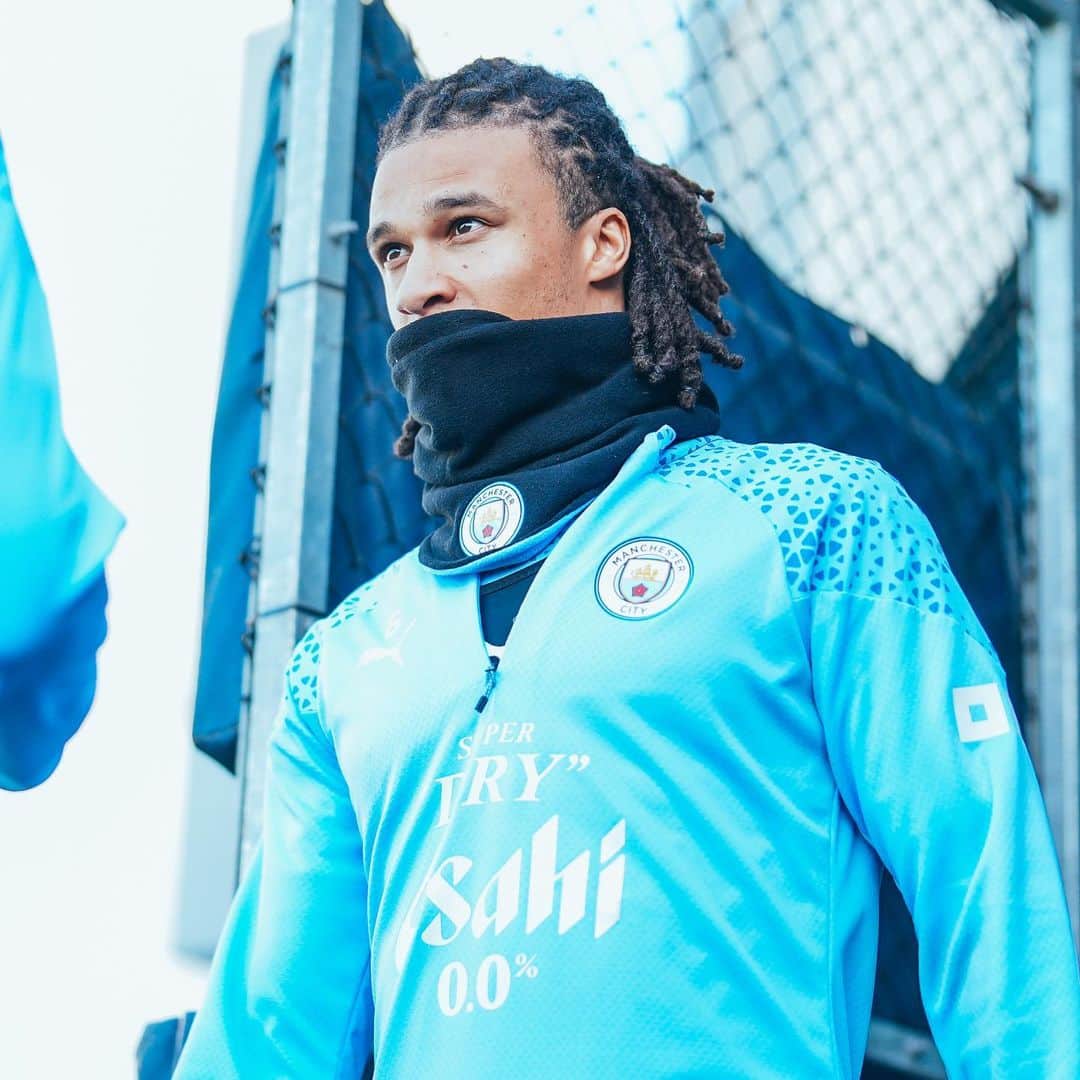 マンチェスター・シティFCのインスタグラム：「@nathanake is winter ready! 🥶」