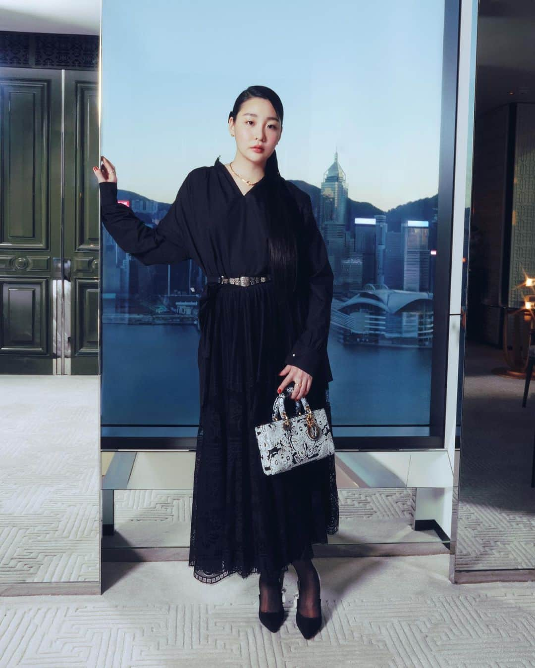 クリスチャンディオールのインスタグラム：「Dior ambassador @MinhaKim__ showcases her unique style, working the camera in a #DiorCruise 2024 total look by @MariaGraziaChiuri at the collection launch at the Dior flagship on Canton Road in Hong Kong, attended by a flow of #StarsinDior. © Terence Man」