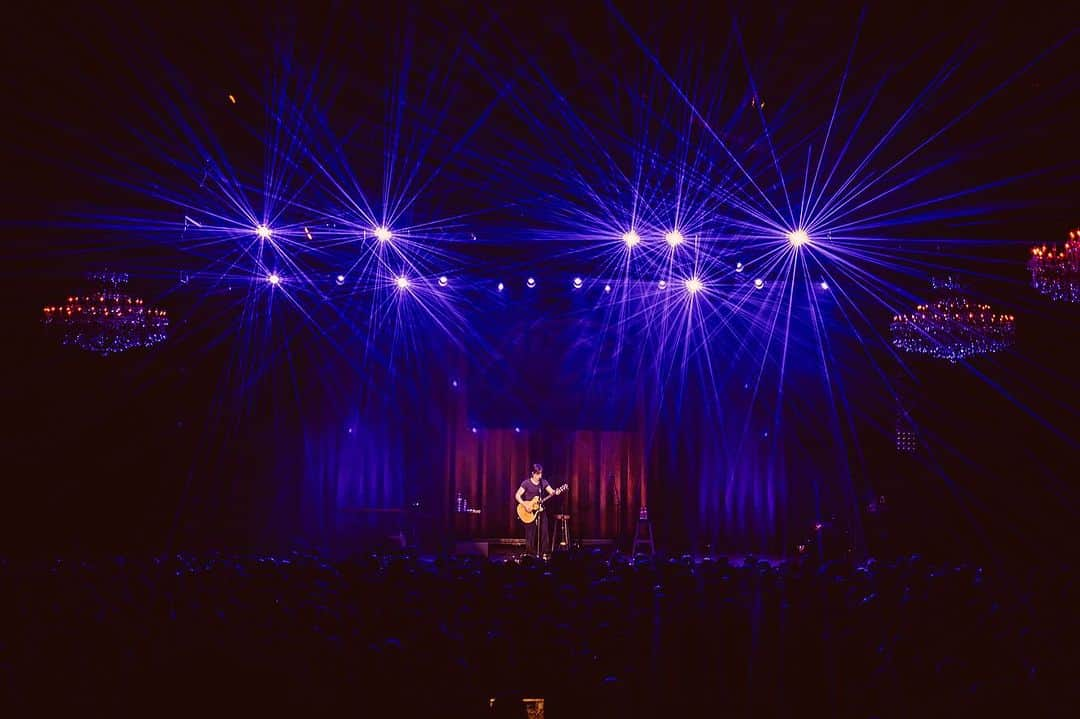 グー・グー・ドールズさんのインスタグラム写真 - (グー・グー・ドールズInstagram)「A solo acoustic performance from @johnrzeznikggd last night in Denver.   @alice1059 @audacy  📷: @jordanaltergott」12月3日 4時25分 - googoodollsofficial