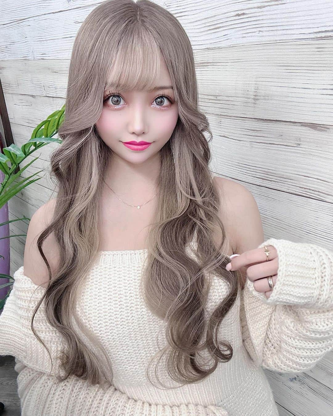 でいじーさんのインスタグラム写真 - (でいじーInstagram)「ニューヘアー♡♡  シアーグレージュ🥺💋  透明感かわいい🫣  ありがとうございます✨️  @capsule_takashi   #シアーグレージュ#ヘアカラー#ニューヘアー#透明感カラー #サロンモデル#グレージュ#くすみカラー #アッシュカラー #歌舞伎町#キャバ#キャバ嬢#キャバクラ#ガールズバー#コンカフェ#ラウンジ#ホスト#イケメン#サパー#tokyo#美女#美人#可愛い#likeforlike#bestoftheday#銀座#六本木#新宿#大阪#飲み屋#美容」12月3日 4時46分 - anyadevix