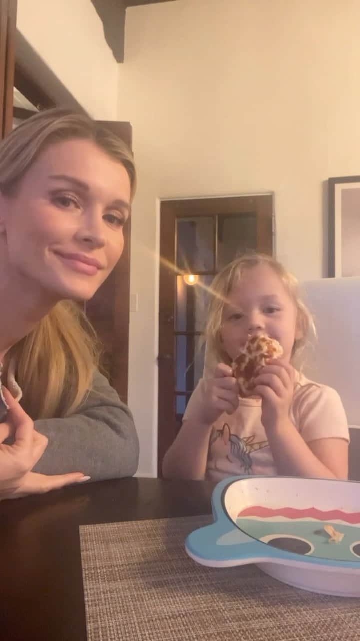 ジョアンナ・クルーパのインスタグラム：「Uczymy się z Asha liczyć po polsku i angielsku 1-do 20. Counting w Asha polish /english」