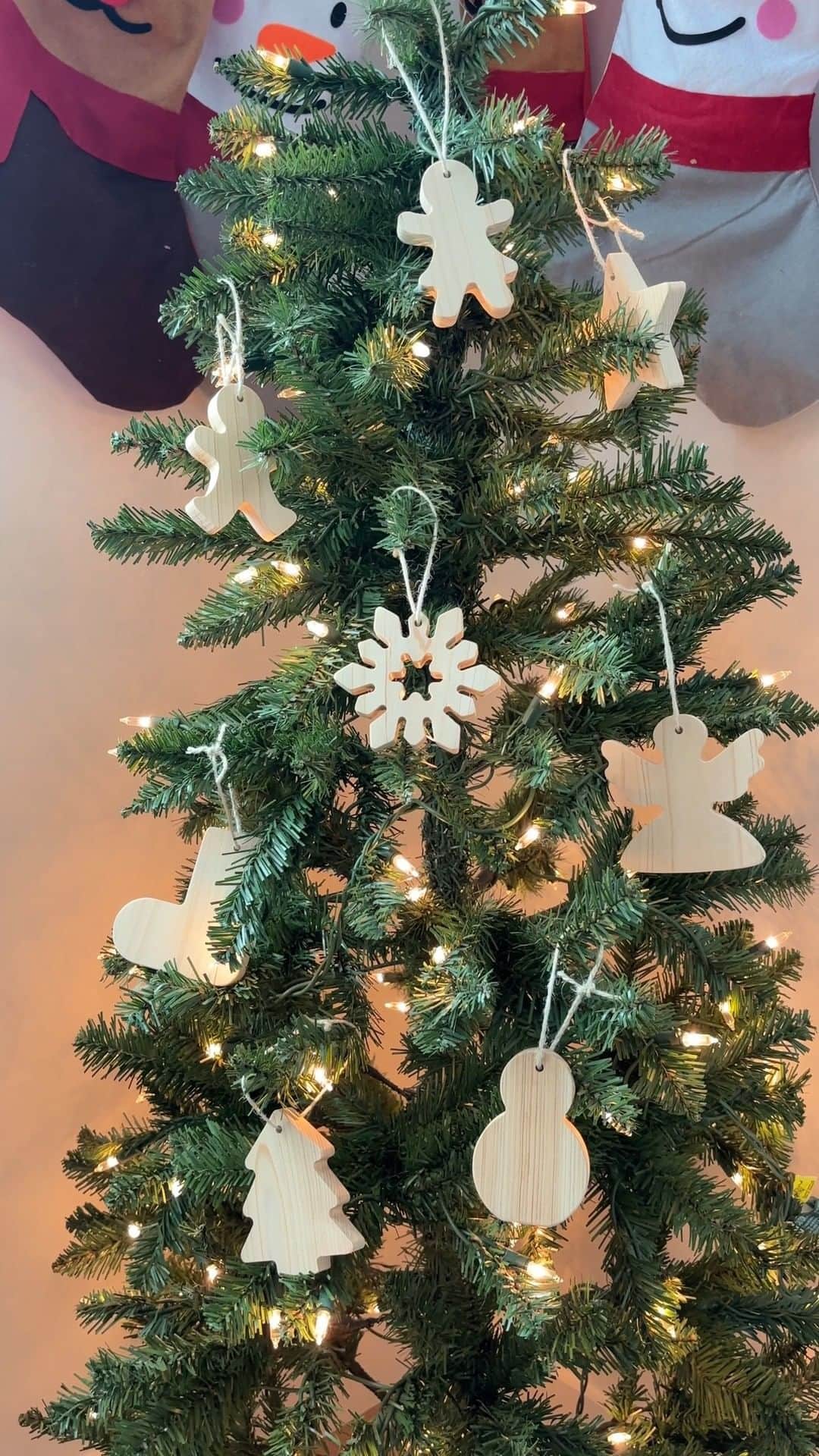 MUJI USAのインスタグラム：「Timeless and classic ornaments for the perfect holiday decor.  Meet the MUJI Japanese Cypress Ornaments, crafted from leftover wood and suited for customizable decor in any space 🌲🪵  #MUJI #MUJIUSA #Holidays #Decor」