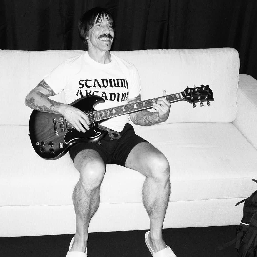 Red Hot Chili Peppersさんのインスタグラム写真 - (Red Hot Chili PeppersInstagram)「🤍」12月3日 5時06分 - chilipeppers