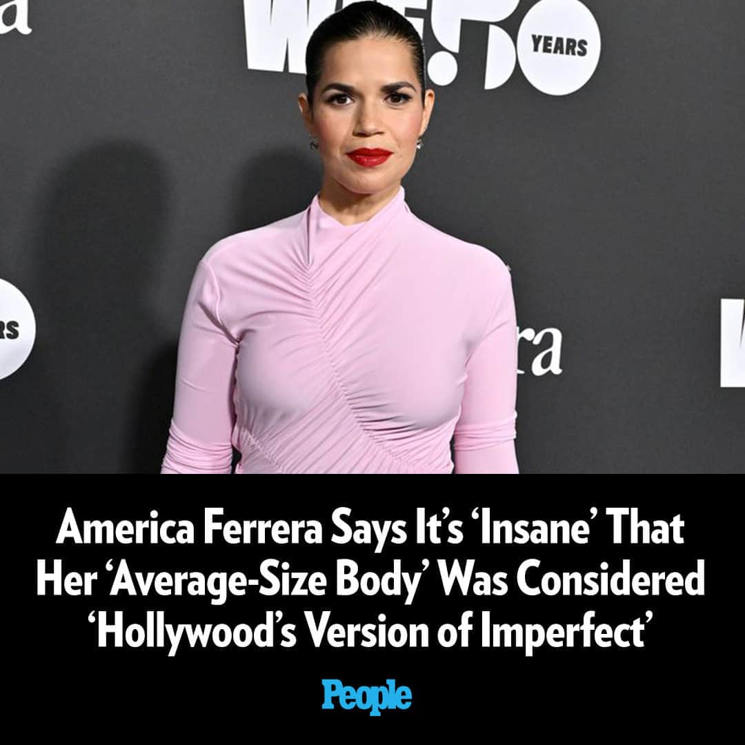 People Magazineのインスタグラム：「America Ferrera is reflecting on how her body has been viewed in Hollywood throughout her career.  Speaking with ELLE for their '2023 Women in Hollywood' issue, the actress recalled how “ridiculous” it was that a lot of her early roles — like in The Sisterhood of the Traveling Pants or Ugly Betty — were centered around her body type.  “What’s so insane is, you go back and look, and I had a very average-size body. And so the idea that people were looking at me and saying, ‘That’s curvy’ is crazy."  Read more in our bio link. | 📷: FilmMagic」